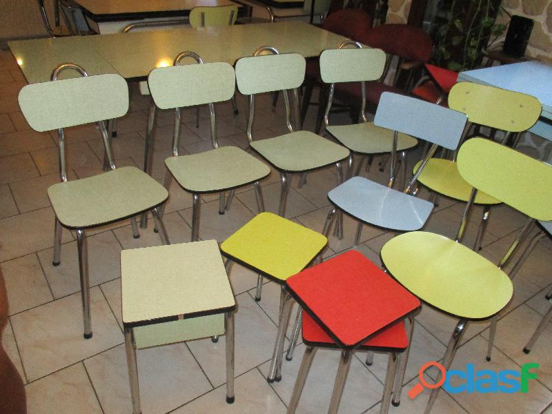 tables chaises et tabourets en formica