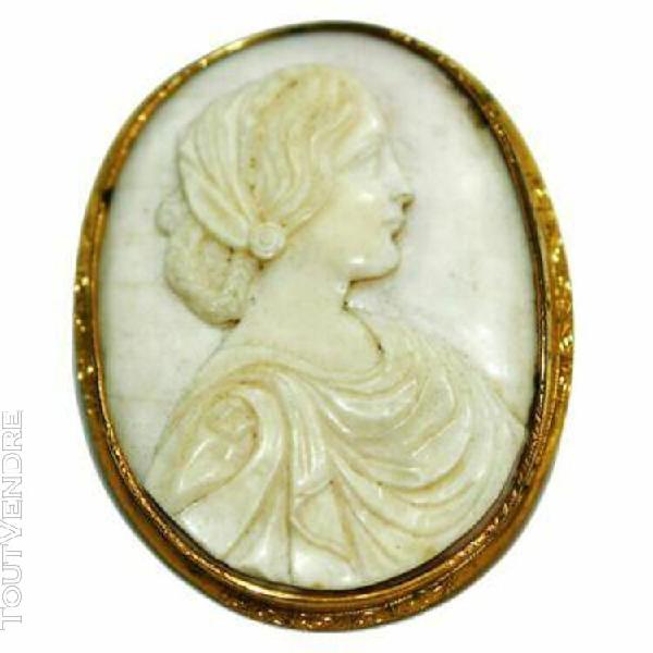 broche camée sur corail blanc portrait de femme