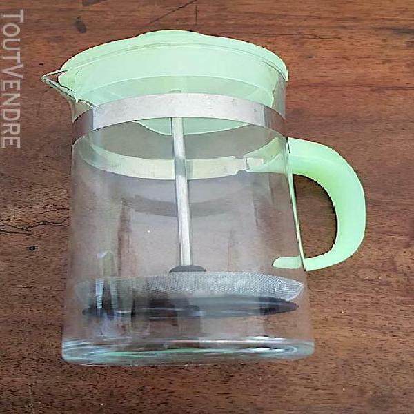 Cafetière à piston pression manuelle (3 tasses). bel état