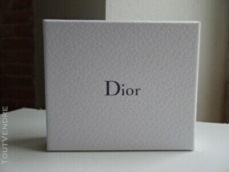 Petite boite blanche de dior neuve