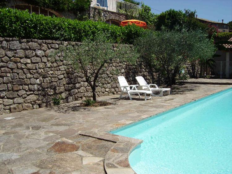 ardèche du sud; gîte tout confort, piscine privée,