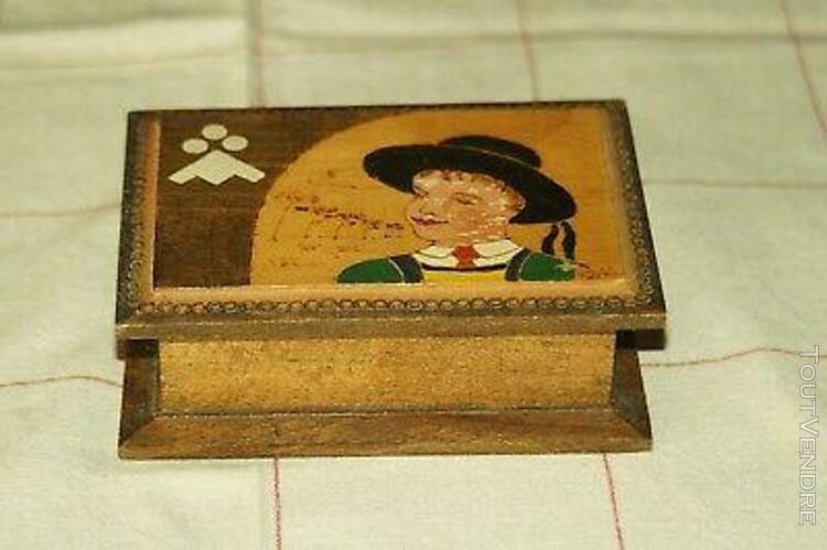 Ancien coffret breton en bois années 50