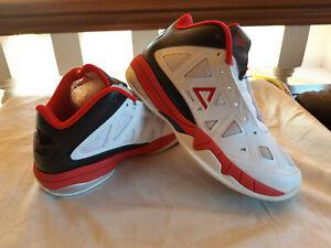 chaussures basket peak blanche et rouge pointure 39