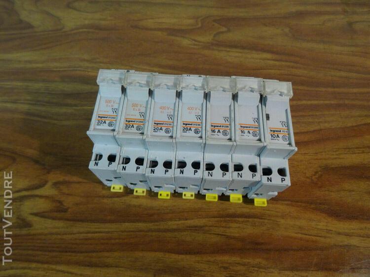 Lot legrand 7 portes fusibles coupe circuit divers