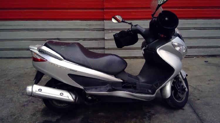 suzuki burgman essence pressigny les pins 45 | 700 euros