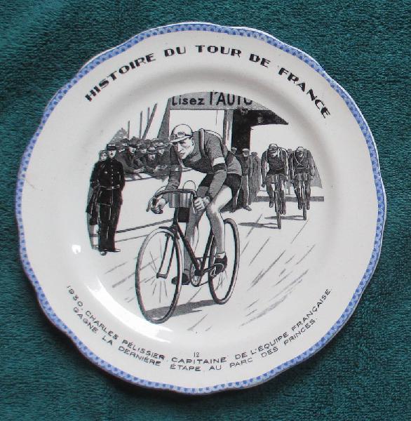 assiette ancienne en faïence - histoire du tour de france -