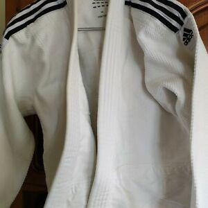 veste et pantalon judo adidas taille 160