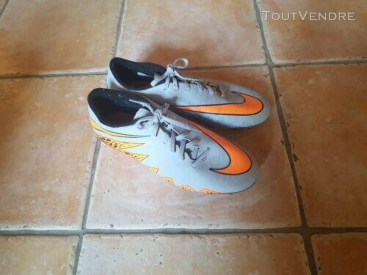 Chaussure de foot nike pointure 43 très bon état