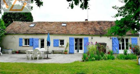 Maison ancienne avec un grand jardin paysagé