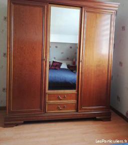 une chambre armoire chevets