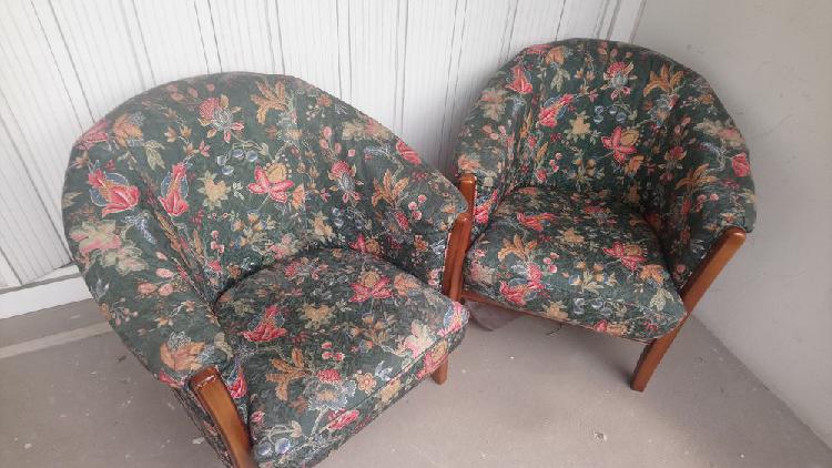 Deux fauteuils fleuri en tissu occasion, saint-denis (93200)