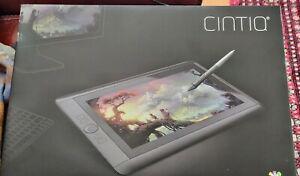 cintiq 13 hd creative pen display dtk-1300 en très bon