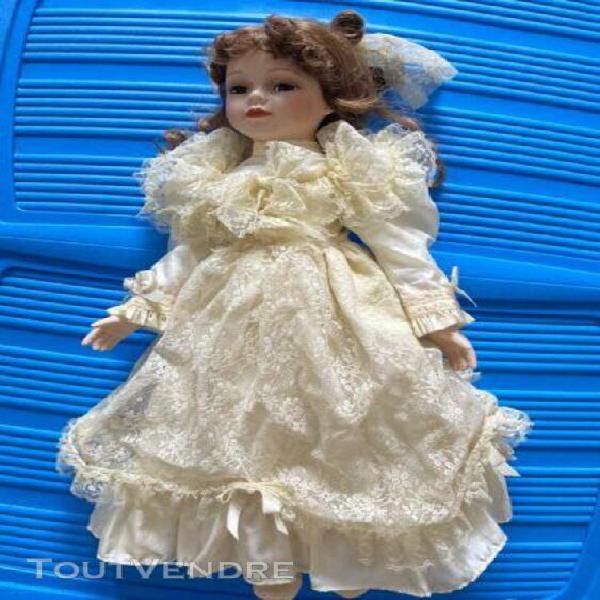 Poupee porcelaine