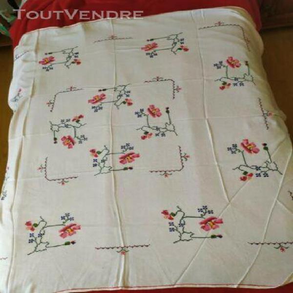 nappe coton brodé main 125x125cm