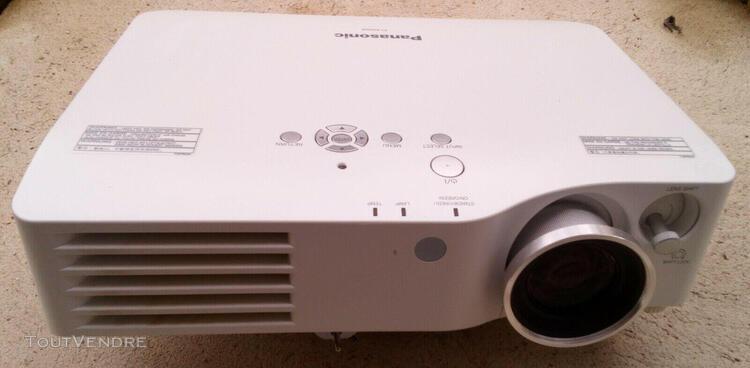 projecteur panasonic pt-ax200e