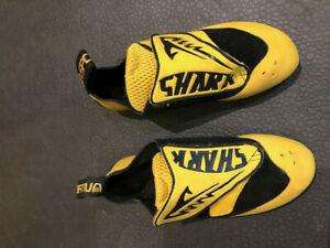 chaussons d&apos;escalade neuf sportiva, modèle shark