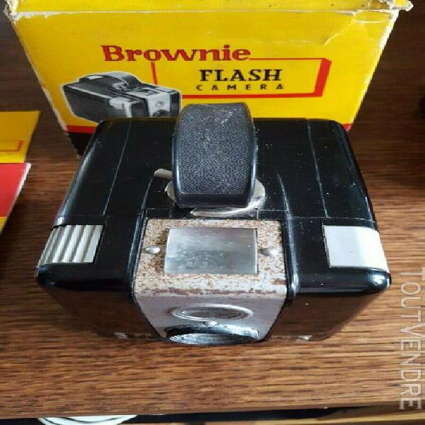 Vieil appareil photo brownie flash camara: