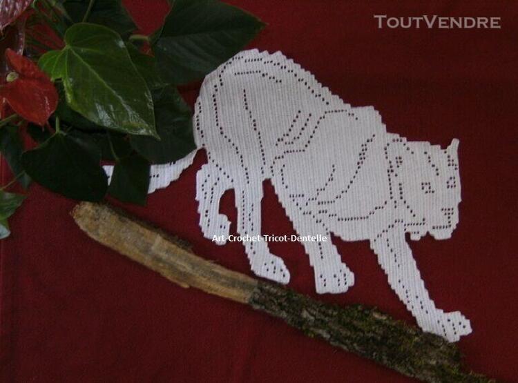 Napperon au crochet coton blanc fait main. panthère ou chat