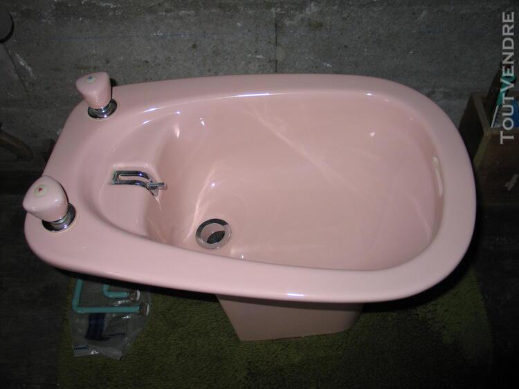 Bidet céramique équipé robinetterie