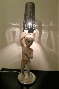 Lampe vintage - création artisanale - extraterrestre -