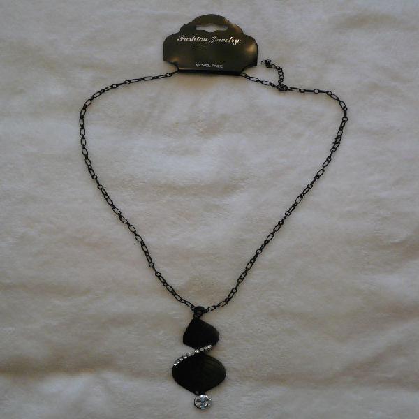 Collier fantaisie noir neuf/revente,