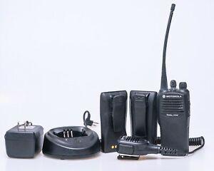 Motorola radius cp200 16 channels aah50rdc9aa2an w/charger,