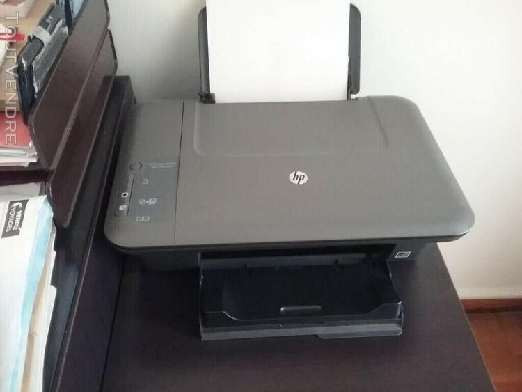 Imprimante hp deskjet 1050 a avec ses cables électrique et