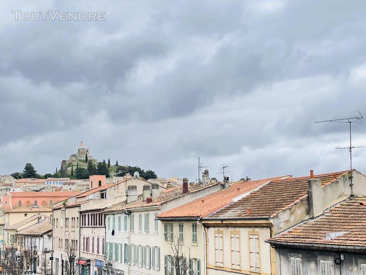 la garde - centre ville - dans une petite résidence de 19