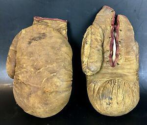 ancienne paire de gants de boxe antique boxing gloves