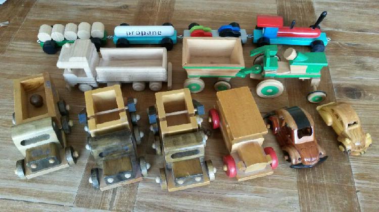 Jouets en bois: train, voitures, camions, tracteur occasion,