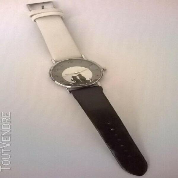 Montre femme paphitak bracelet blanc et noir, cadran chats Montre femme paphitak bracelet blanc et noir, cadran chats