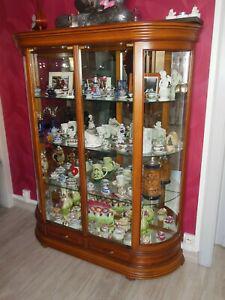 Vitrine en merisier et verre courbé