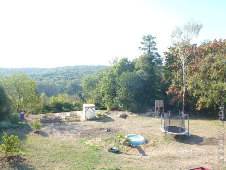 maison traditionnelle sur 1824m² de terrain environ