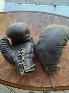 Ancienne paire de gants de boxe. berg. en cuir. vintage.