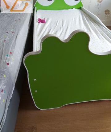 lit enfant + matelas grenouille verte occasio...