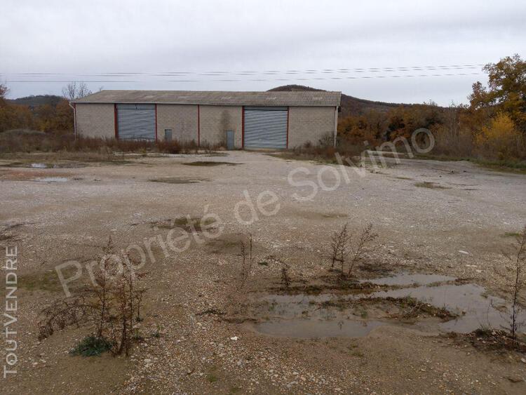 Entrepôt / local industriel 400 m² sur terrain de 6000 m²