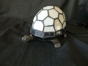 petite lampe tortue en carreaux de verre et laiton