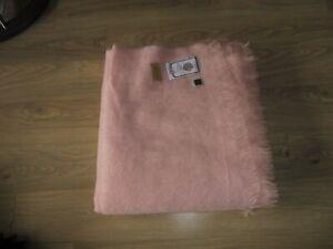 Neuve couverture mohair rose poudre pour lit de 2 personnes