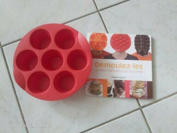 Moule a 7 muffins rouge tupperware en silicone et livres