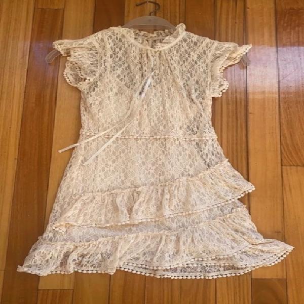 Vestido beige de marca caotica de la tienda capriche