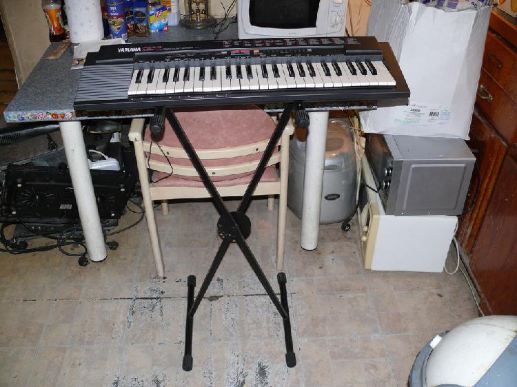 synthétiseur yamaha, sur support métalique occasion,