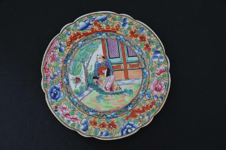 Assiette chinoise en porcelaine avec figurine occasion,