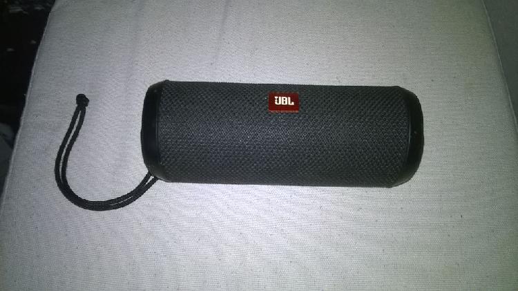 Enceinte portable jbl flip essential excellent etat câble