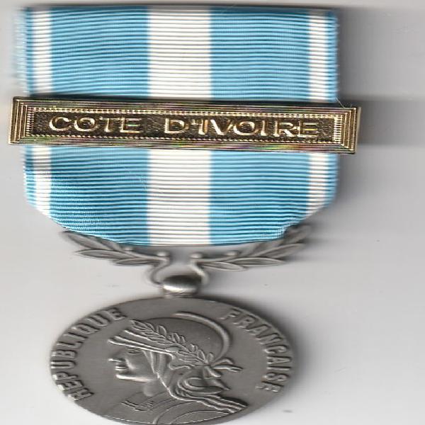 médaille militaire outre-mer agrafe cote d'ivoire occasion,