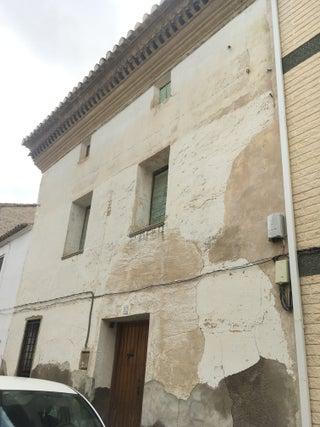 Casa de pueblo para rehabilitar o derribar