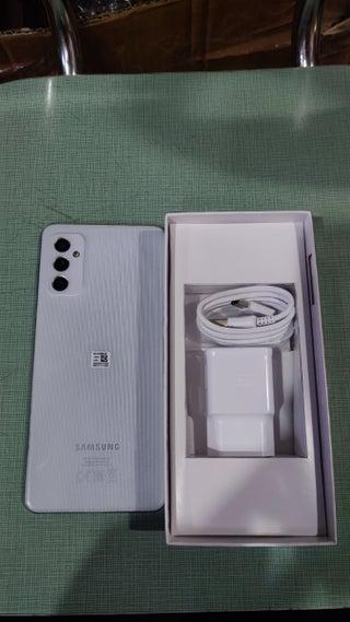 Samsung galaxy m52 5g 6+128 blanco cómo nuevo