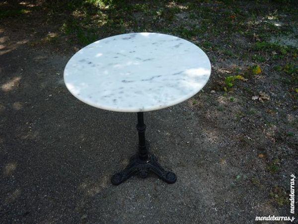 Table ronde en marbre,pieds fonte,bistro/bistrot/café