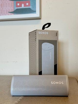 Sonos roam con control por voz.