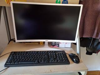 monitor de pantalla curva + teclado y ratón