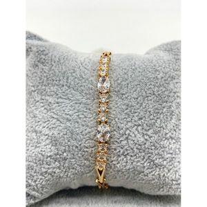 Bracelet femme incrusté avec des magnifiques strass vendu